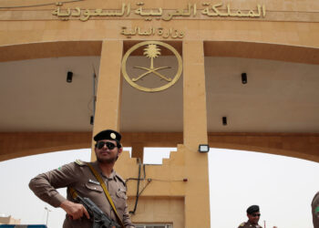 JAZAN, SAUDI ARABIA--APRIL 10, 2105--At the border crossing of the Saudi Arabia-Yemen border, near the town of Jazan, members of the Saudi Arabia Border Police stand guard as a few people cross the border in and out of Yemen. (Carolyn Cole/Los Angeles Times)
