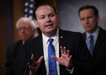 Sen. Mike Lee (R-UT) speaks during a press conference at the U.S. Capitol in Washington, DC. Also pictured is Sen. Chris Murphy (R) (D-CT). (Photo by Win McNamee/Getty Images)