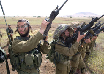 Israeli soldiers of the Ultra-Orthodox battalion "Netzah Yehuda" take part in their annual unit training in the Israeli annexed Golan Heights, near the Syrian border on May 19, 2014. The Netzah Yehuda Battalion is a battalion in the Kfir Brigade of the Israel military which was created  to allow religious Israelis to serve in the army  in an atmosphere respecting their religious convictions. AFP PHOTO/MENAHEM KAHANA        (Photo credit should read MENAHEM KAHANA/AFP via Getty Images)