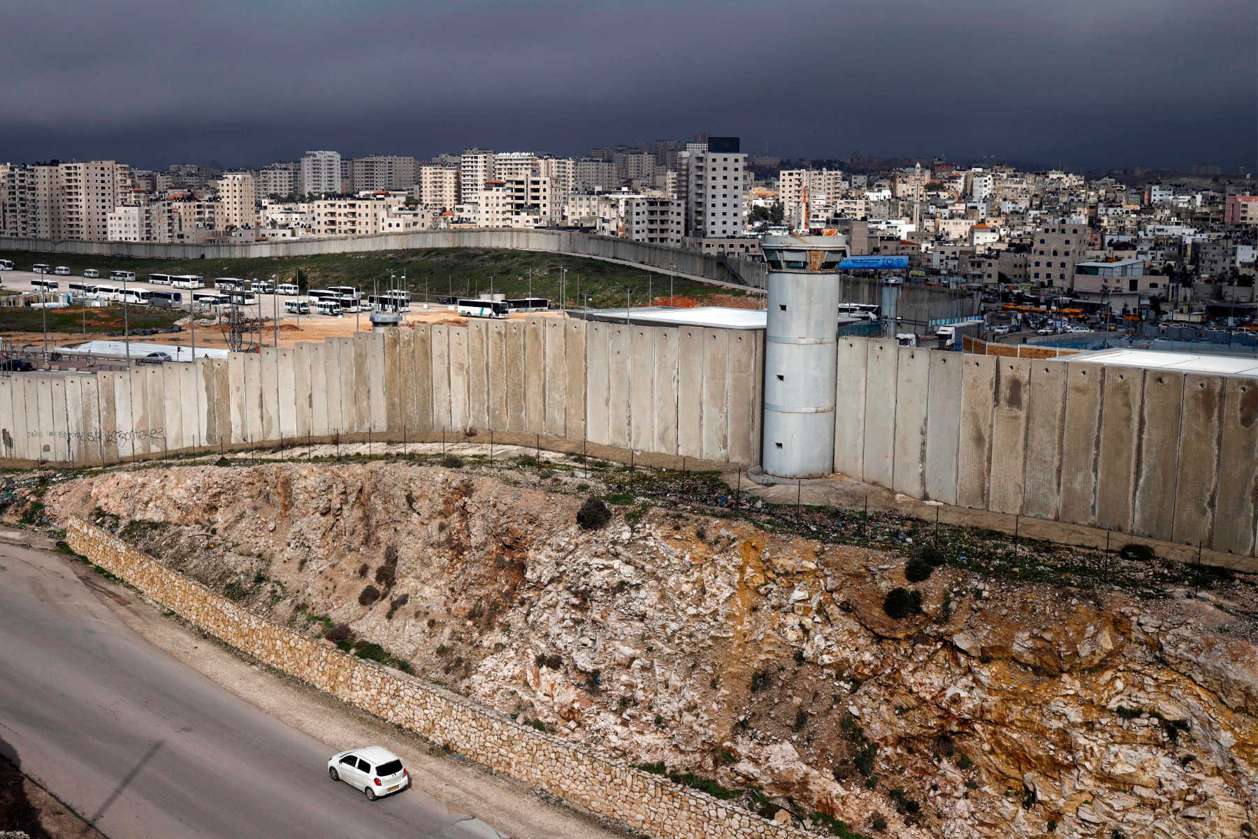 Nathan Thrall On The Daily Tragedies Of Palestinian Life And Israel S   Israel Palestine Wall 1083886292 