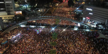 TEL AVIV, ISRAEL - SEPTEMBER 01: An aerial view of tens of thousands of Israelis protesting against Israeli Prime Minister Benjamin Netanyahu and his government for not signing the ceasefire agreement with Gaza in Tel Aviv, Israel on September 01, 2024. (Photo by Yair Palti/Anadolu via Getty Images)